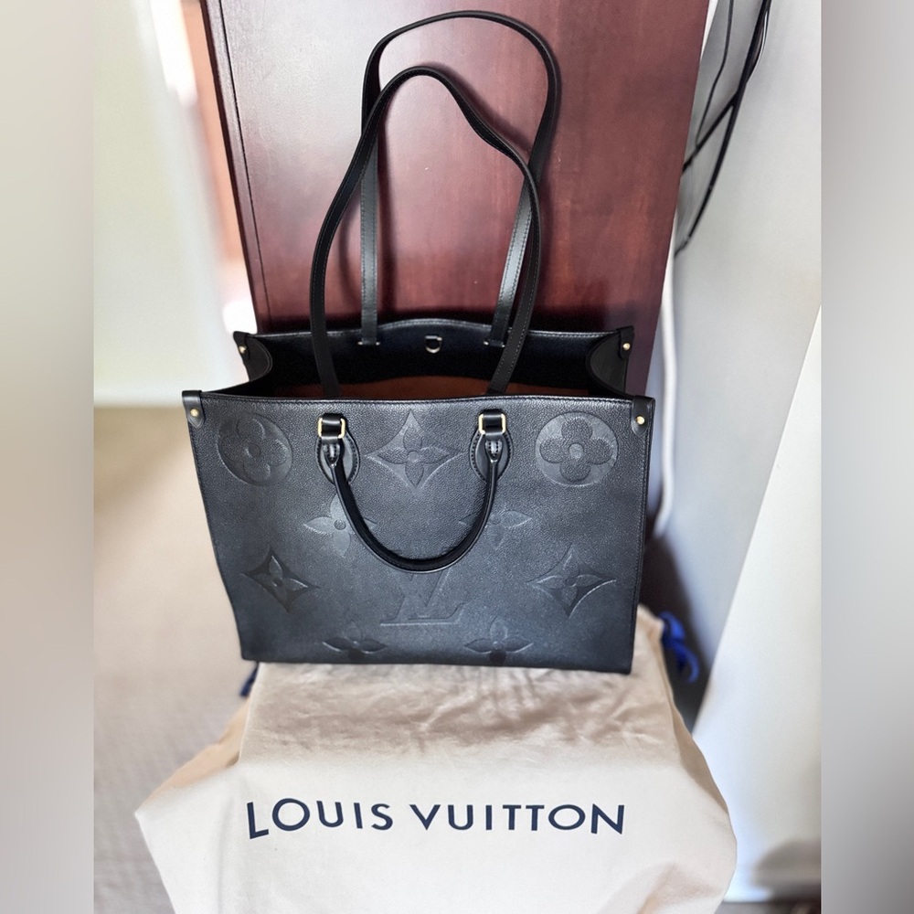Louis Vuitton Black Onthego GM Tote Bag - Picture 6 of 16